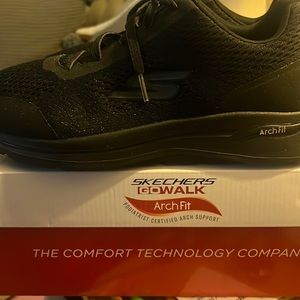 Men’s sketchers size 12